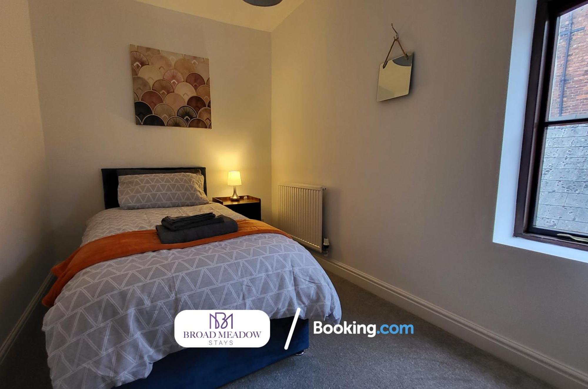 Broad Meadow Stays: 3-Bed House with Parking in Lincoln Exterior photo