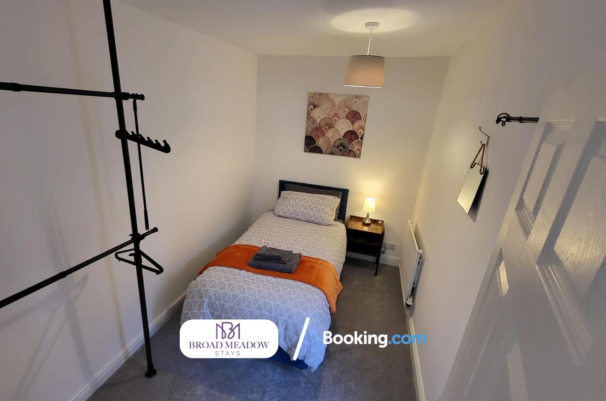Broad Meadow Stays: 3-Bed House with Parking in Lincoln Exterior photo