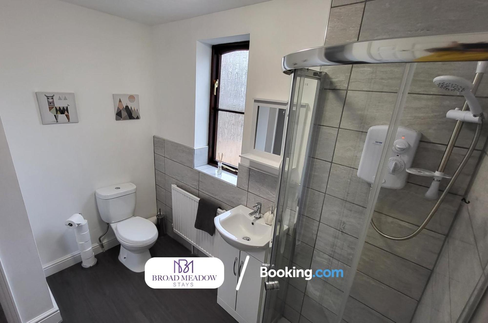 Broad Meadow Stays: 3-Bed House with Parking in Lincoln Exterior photo