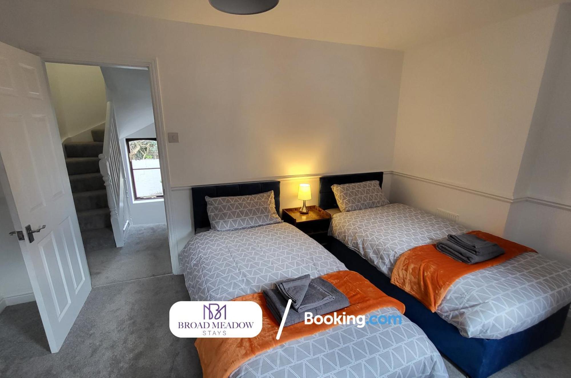 Broad Meadow Stays: 3-Bed House with Parking in Lincoln Exterior photo