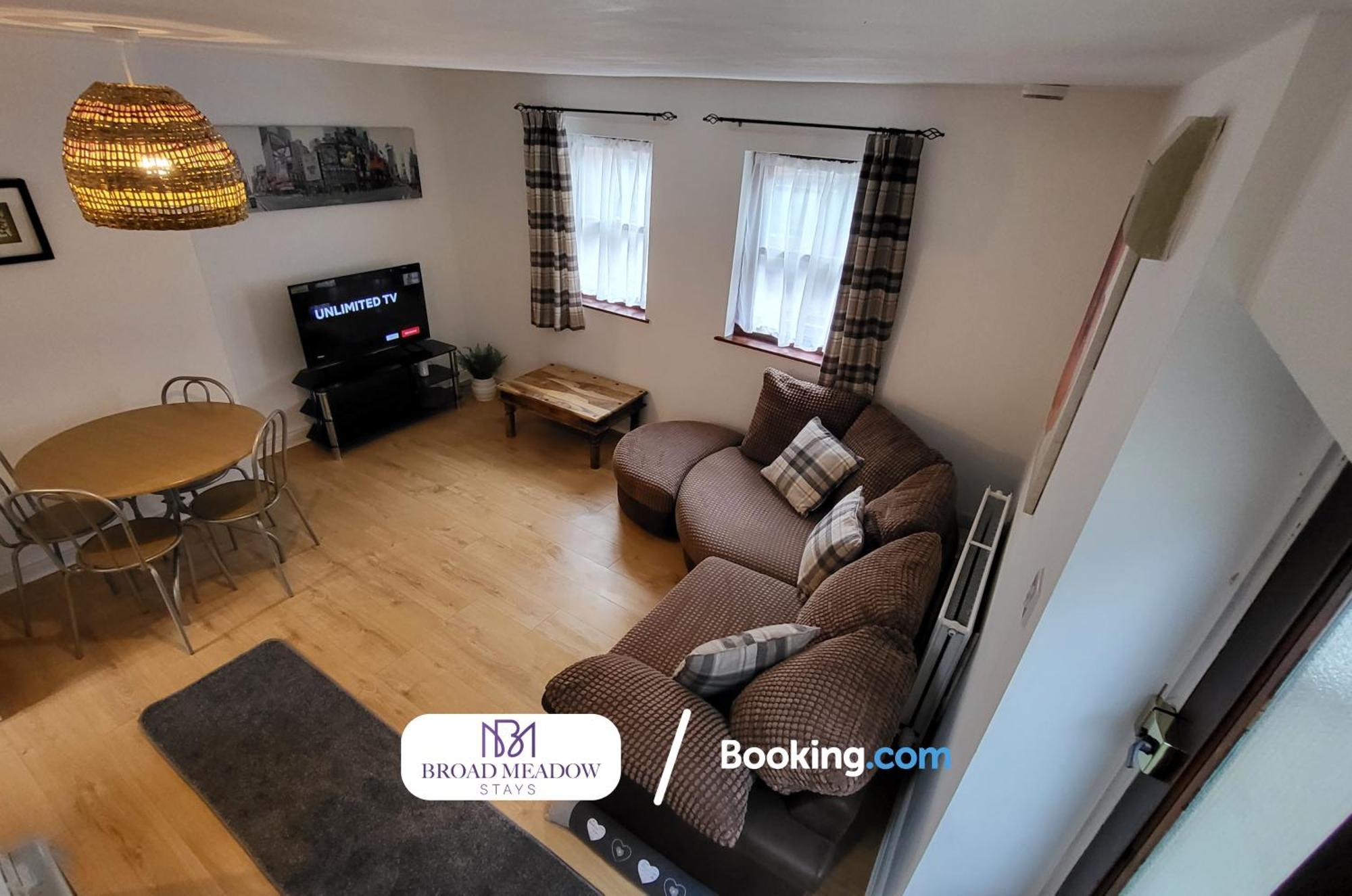 Broad Meadow Stays: 3-Bed House with Parking in Lincoln Exterior photo