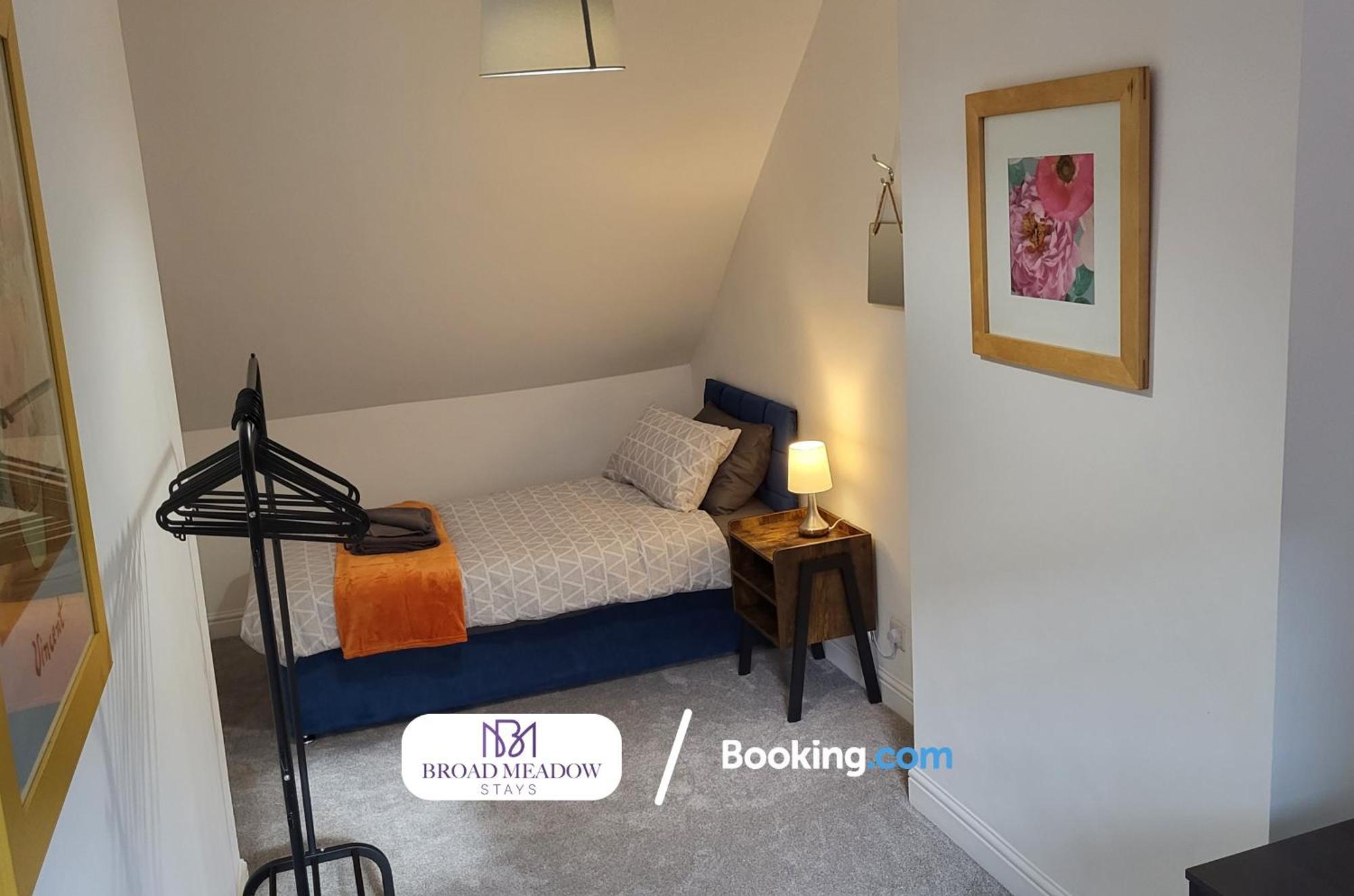 Broad Meadow Stays: 3-Bed House with Parking in Lincoln Exterior photo