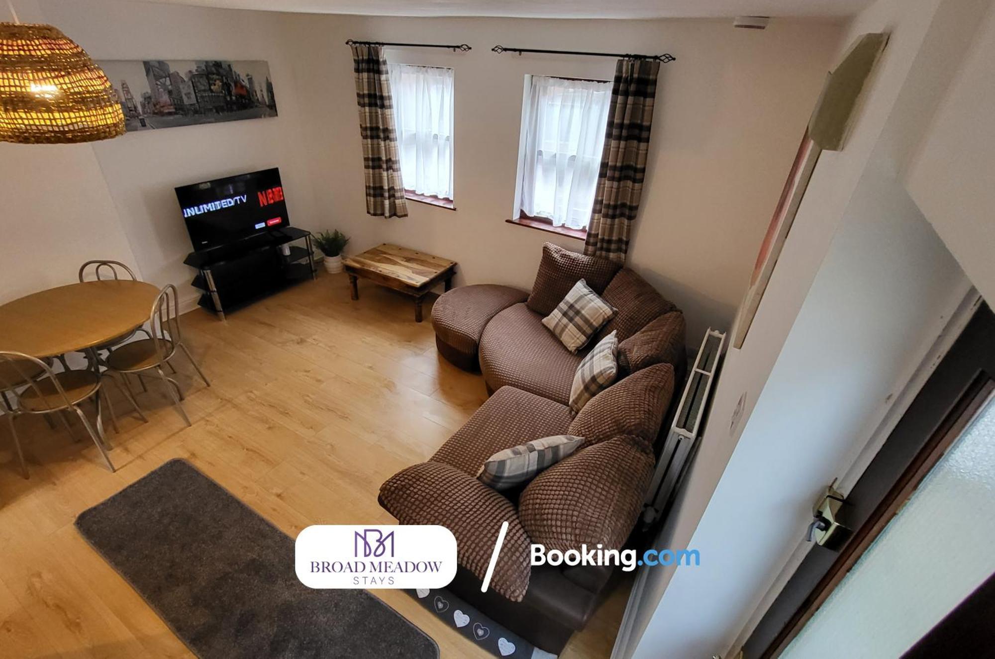 Broad Meadow Stays: 3-Bed House with Parking in Lincoln Exterior photo