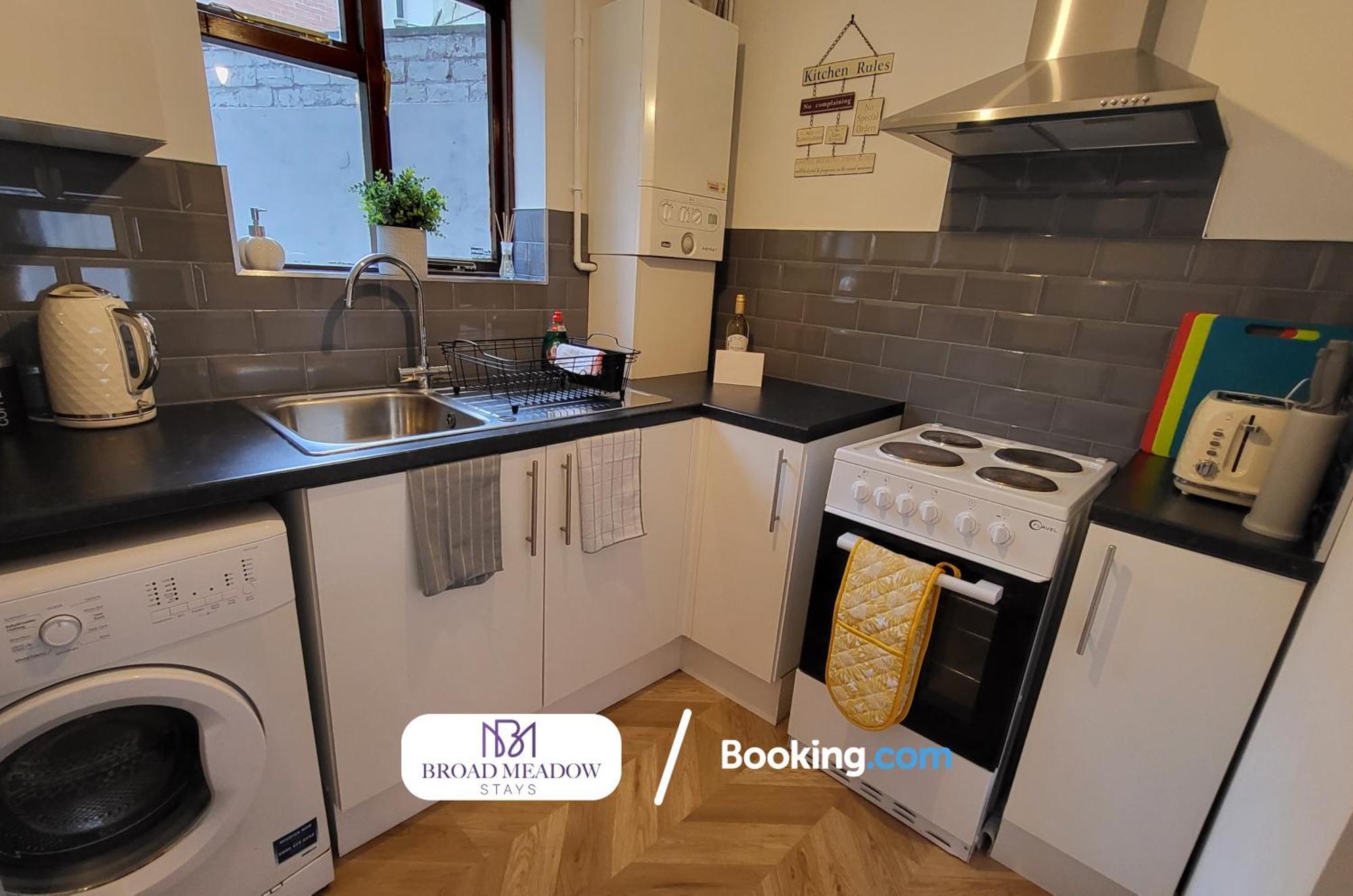 Broad Meadow Stays: 3-Bed House with Parking in Lincoln Exterior photo