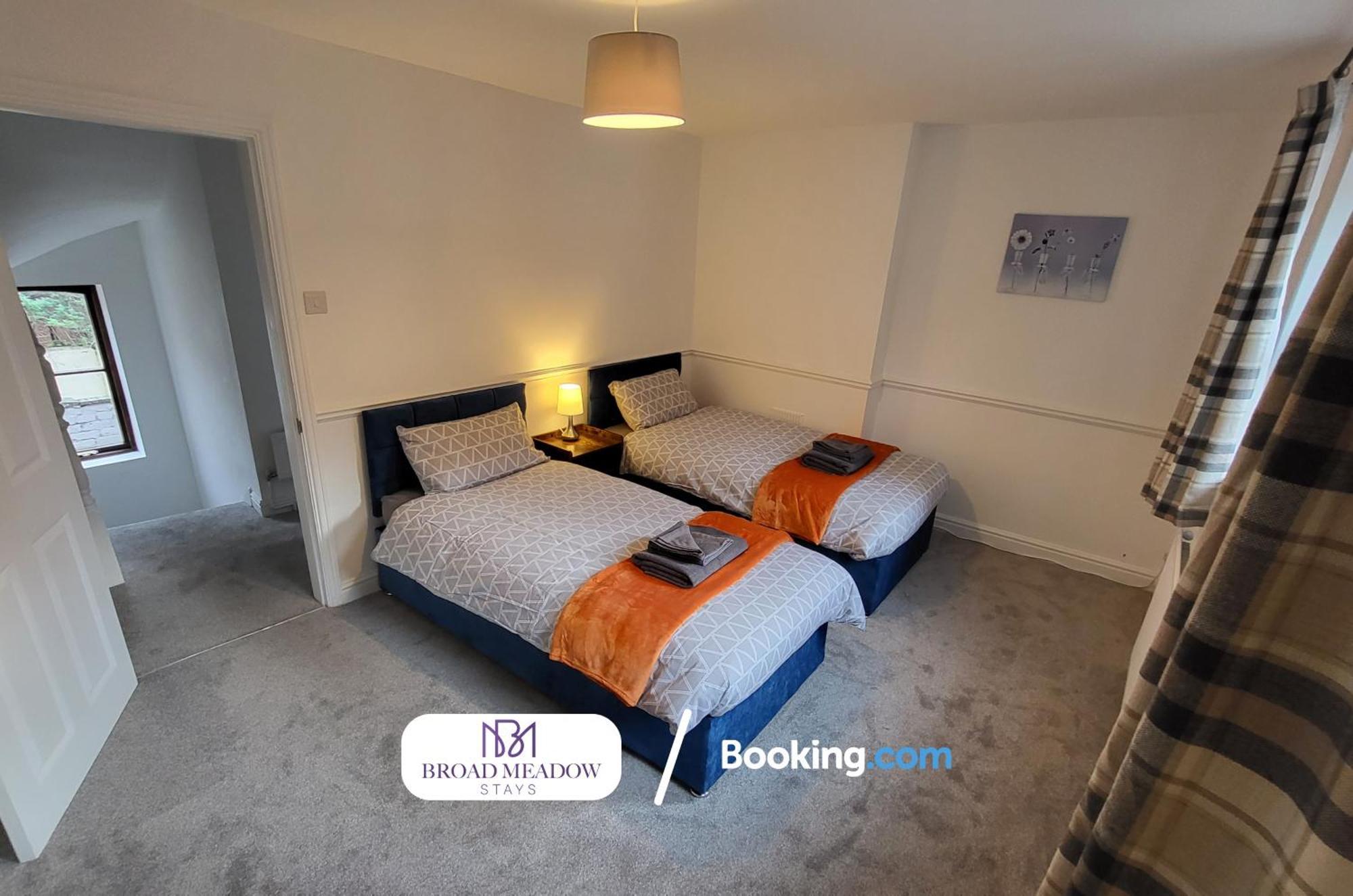 Broad Meadow Stays: 3-Bed House with Parking in Lincoln Exterior photo